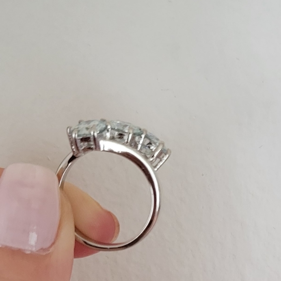 New 3ct Beautiful Moissanite Diamond Ring, Size 7 - Picture 9 of 11